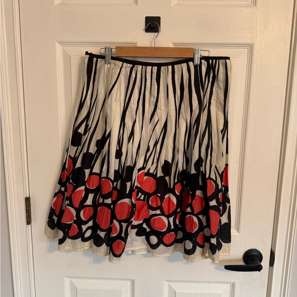 Stylish Black and Red Women's Skirt, side zip, fully lined, Size 12 in GUC